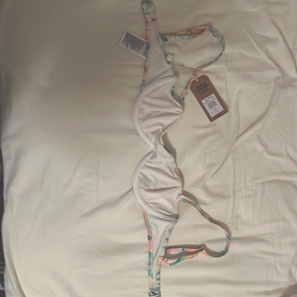 Billabong Underwire Bikini Swim Top - Picture 2 of 3